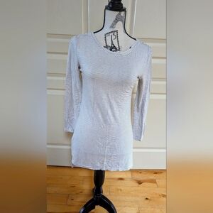 Dex striped long sleeve tunic style shirt with side side slit detail. Size Med